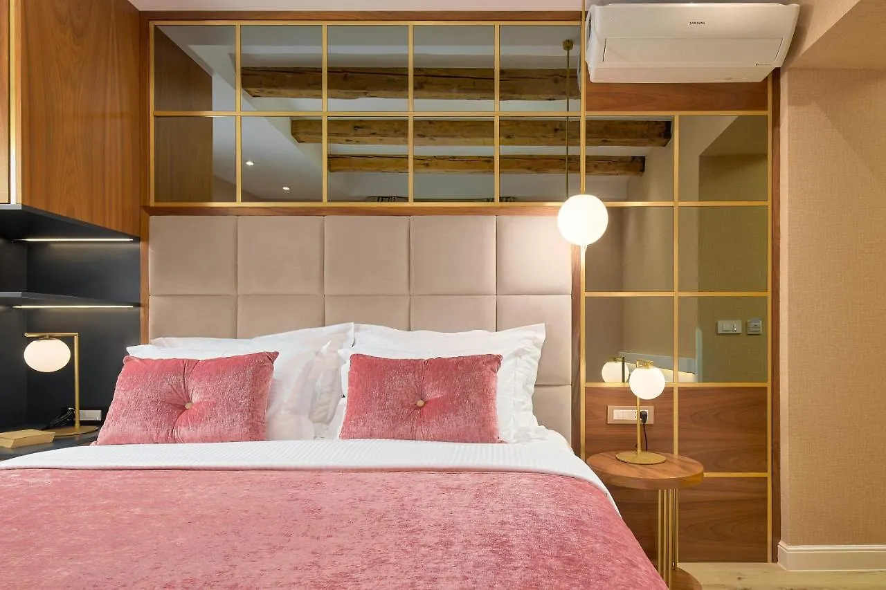 Geremia Luxury Rooms Split Bed & Breakfast